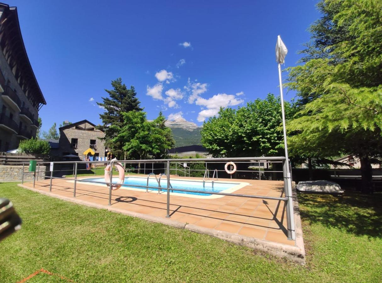 Apartamento Montes De Villanua Luaran gambar